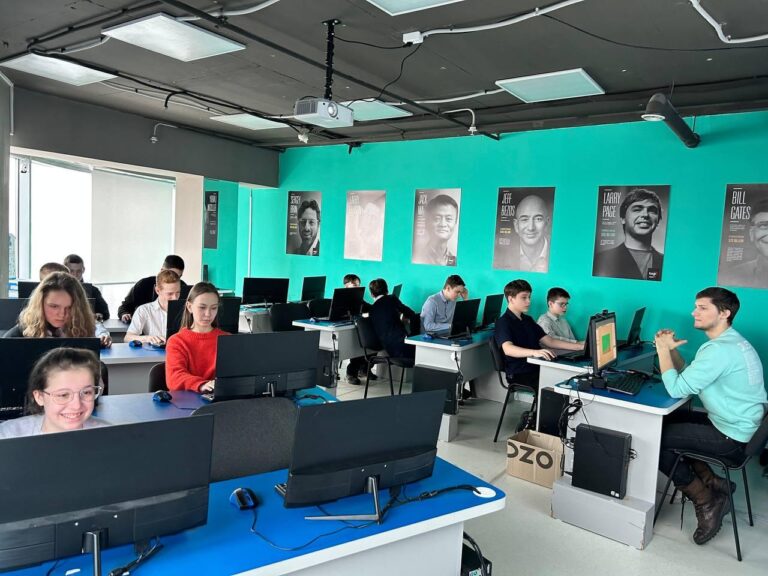 15 февраля 2024 учащиеся МБОУ СОШ № 2  совершили экскурсию в Компьютерную Академию «ТОP»